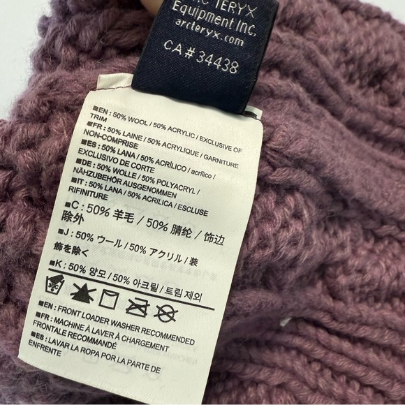 Arc\'teryx Cable Knit Beanie Hat Pom Pom Purple Burgundy Women One Size